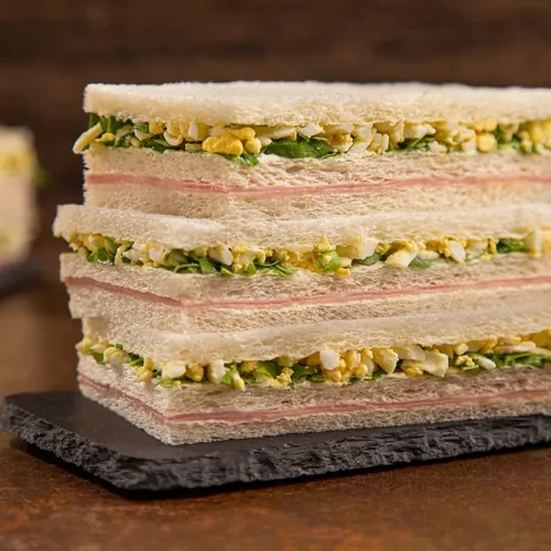 La Fran Almacén de Sandwiches de miga jamon, verdura y huevo